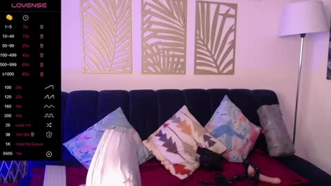 Snapshot of hat_girl chatting on 12/26/24, 08:11 Nicole online show from 12/26/24, 08:11