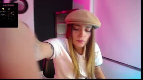 Snapshot of hat_girl chatting on 01/13/25, 11:38 Nicole online show from 01/13/25, 11:38