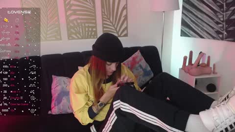 Snapshot of hat_girl chatting on 01/18/25, 04:04 Nicole online show from 01/18/25, 04:04