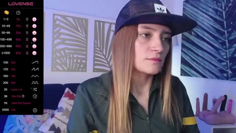 Snapshot of hat_girl chatting on 01/20/25, 09:01 Nicole online show from 01/20/25, 09:01