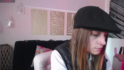 Snapshot of hat_girl chatting on 01/23/25, 09:50 Nicole online show from 01/23/25, 09:50