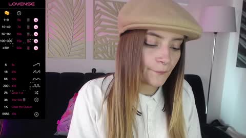 Snapshot of hat_girl chatting on 01/25/25, 04:02 Nicole online show from 01/25/25, 04:02