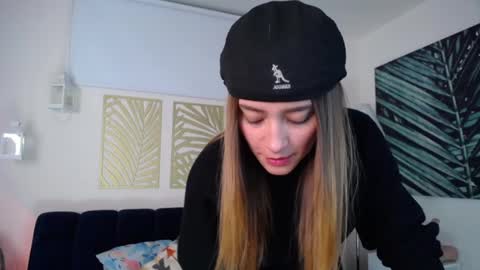 Snapshot of hat_girl chatting on 01/31/25, 03:41 Nicole online show from 01/31/25, 03:41