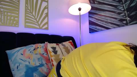 Snapshot of hat_girl chatting on 02/13/25, 04:54 Nicole online show from 02/13/25, 04:54