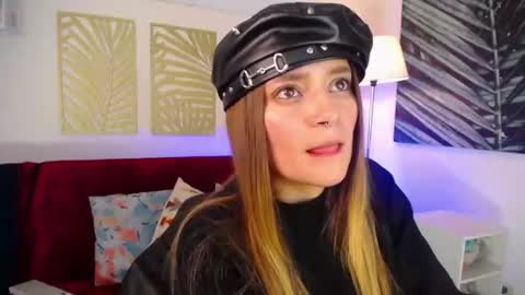 Snapshot of hat_girl chatting on 02/25/25, 04:14 Nicole online show from 02/25/25, 04:14