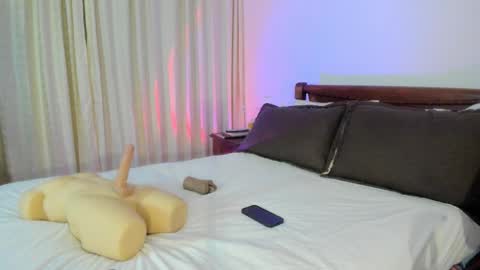 Snapshot of hat_girl chatting on 09/30/25, 04:17 Nicole online show from 09/30/25, 04:17