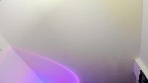 Snapshot of hat_girl chatting on 11/12/25, 04:24 Nicole online show from 11/12/25, 04:24