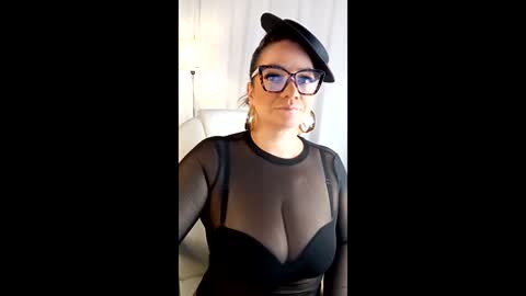 Snapshot of hat_on chatting on 03/14/26, 09:37 leila online show from 03/14/26, 09:37