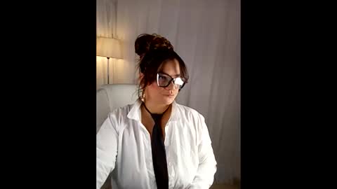 Snapshot of hat_on chatting on 04/10/26, 10:20 leila online show from 04/10/26, 10:20