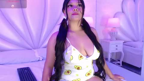 Snapshot of hatsajones chatting on 09/26/25, 04:05 hatsajones online show from 09/26/25, 04:05