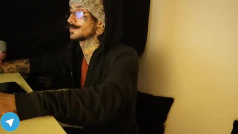 Snapshot of hatsumotokyoto chatting on 01/24/25, 02:07 More content   2   online show from 01/24/25, 02:07