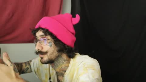 Snapshot of hatsumotokyoto chatting on 02/01/25, 09:19 More content   2   online show from 02/01/25, 09:19