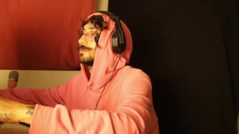 Snapshot of hatsumotokyoto chatting on 02/13/25, 12:13 More content   2   online show from 02/13/25, 12:13