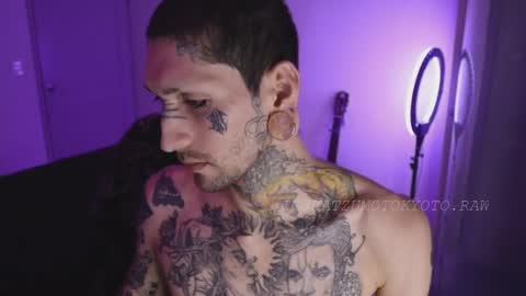 Snapshot of hatsumotokyoto chatting on 10/05/25, 03:05 More content   2   online show from 10/05/25, 03:05