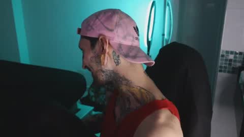 Snapshot of hatsumotokyoto chatting on 10/10/25, 04:11 More content   2   online show from 10/10/25, 04:11