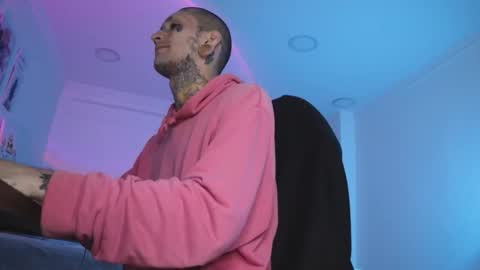 Snapshot of hatsumotokyoto chatting on 10/19/25, 03:29 More content   2   online show from 10/19/25, 03:29