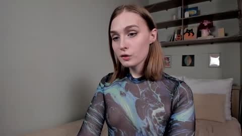 Snapshot of havagooday chatting on 11/20/25, 06:24 Mia online show from 11/20/25, 06:24