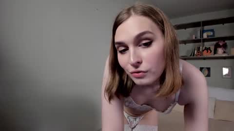 Snapshot of havagooday chatting on 11/21/25, 06:01 Mia online show from 11/21/25, 06:01