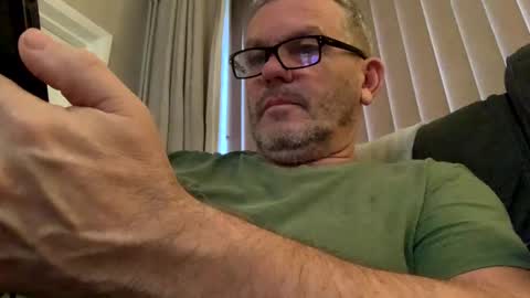 Snapshot of hawks2113 chatting on 12/19/24, 08:23 hawks2113 online show from 12/19/24, 08:23