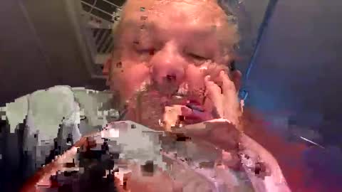 Snapshot of hawks2113 chatting on 12/22/24, 11:31 hawks2113 online show from 12/22/24, 11:31