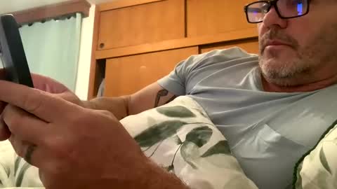 Snapshot of hawks2113 chatting on 02/24/25, 01:35 hawks2113 online show from 02/24/25, 01:35