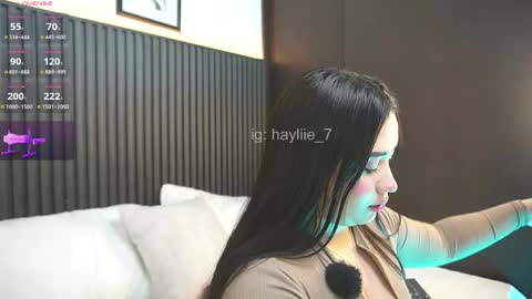 Snapshot of hay1_ chatting on 05/28/26, 05:38 haylie See you tonight at 8pm Colombia time online show from 05/28/26, 05:38