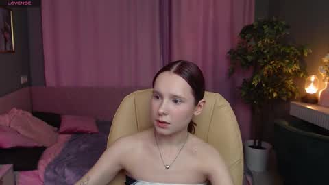 Snapshot of haya_harareet chatting on 03/21/26, 08:41 Mia online show from 03/21/26, 08:41