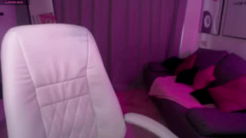 Snapshot of haya_harareet chatting on 04/12/26, 07:35 Mia online show from 04/12/26, 07:35