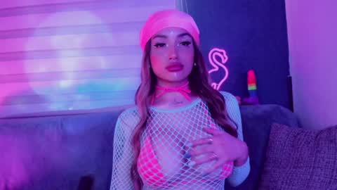 Snapshot of hazeeell chatting on 01/06/25, 09:11 Marie online show from 01/06/25, 09:11