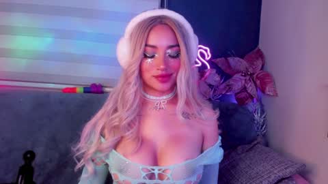 Snapshot of hazeeell chatting on 01/13/25, 12:30 Marie online show from 01/13/25, 12:30