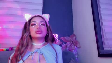 Snapshot of hazeeell chatting on 01/26/25, 03:38 Marie online show from 01/26/25, 03:38