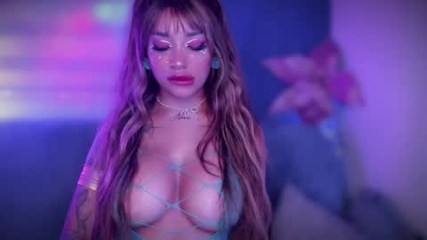 Snapshot of hazeeell chatting on 02/01/25, 01:23 Marie online show from 02/01/25, 01:23