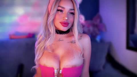 Snapshot of hazeeell chatting on 02/06/25, 02:11 Marie online show from 02/06/25, 02:11