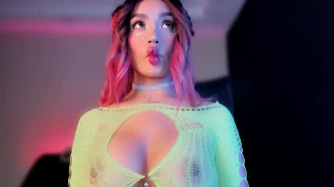 Snapshot of hazeeell chatting on 09/23/25, 03:53 Marie online show from 09/23/25, 03:53