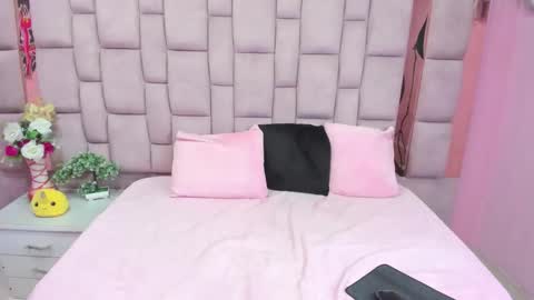 hazel_18_ online show from 10/28/25, 07:49