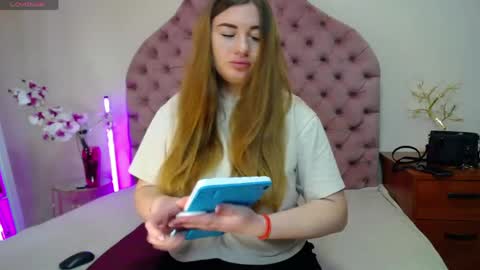 Snapshot of hazel_agata chatting on 05/10/26, 06:18 Agata online show from 05/10/26, 06:18