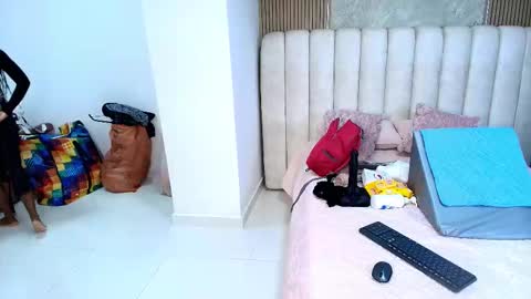 kataleya online show from 11/08/25, 07:12