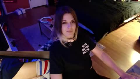 Snapshot of hazel_lust chatting on 03/15/26, 01:11 Hazel Lust online show from 03/15/26, 01:11