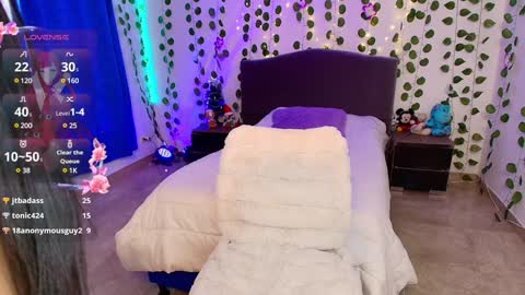 HAZEL LYNN ROSS online show from 12/09/24, 05:19