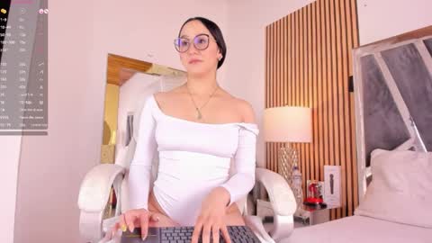  Hazel  online show from 02/19/25, 12:22