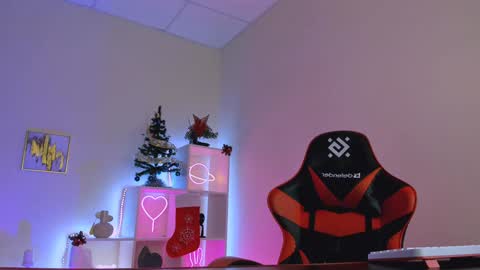 Snapshot of hazel_sullivan chatting on 12/25/24, 07:24 Hazel online show from 12/25/24, 07:24