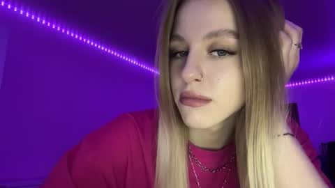 Snapshot of hazelbelgrade chatting on 12/14/25, 01:16 Vuklly online show from 12/14/25, 01:16