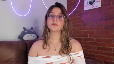 Snapshot of hazelbrownn23 chatting on 02/26/25, 04:24 Hazel Brown online show from 02/26/25, 04:24