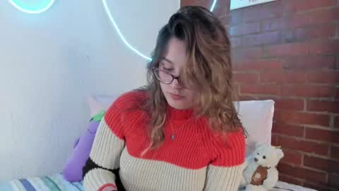 Snapshot of hazelbrownn23 chatting on 03/10/25, 03:30 Hazel Brown online show from 03/10/25, 03:30