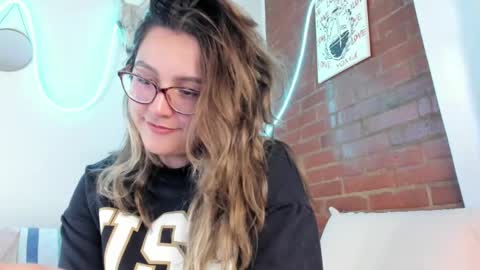 Snapshot of hazelbrownn23 chatting on 03/12/25, 04:24 Hazel Brown online show from 03/12/25, 04:24