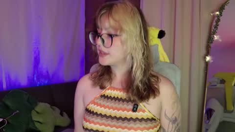 Snapshot of hazelbrownn23 chatting on 03/11/26, 02:06 Hazel Brown online show from 03/11/26, 02:06