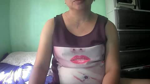 Snapshot of hazeldhane chatting on 11/18/25, 01:44 hazeldhane online show from 11/18/25, 01:44
