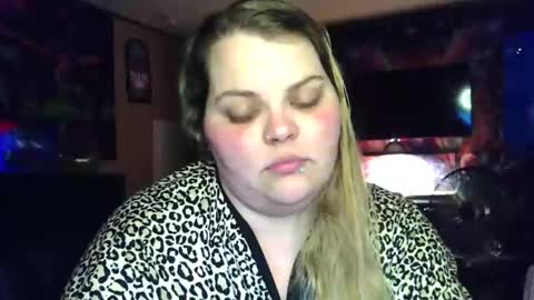 Snapshot of hazeleyez97 chatting on 10/22/25, 06:02 Hazeleyez97 online show from 10/22/25, 06:02