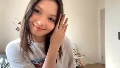 Snapshot of hazelhartshorn chatting on 04/25/26, 12:19 Kira online show from 04/25/26, 12:19