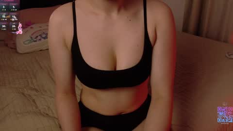 Snapshot of hazelhayess chatting on 05/11/26, 04:04 hazelhayess online show from 05/11/26, 04:04